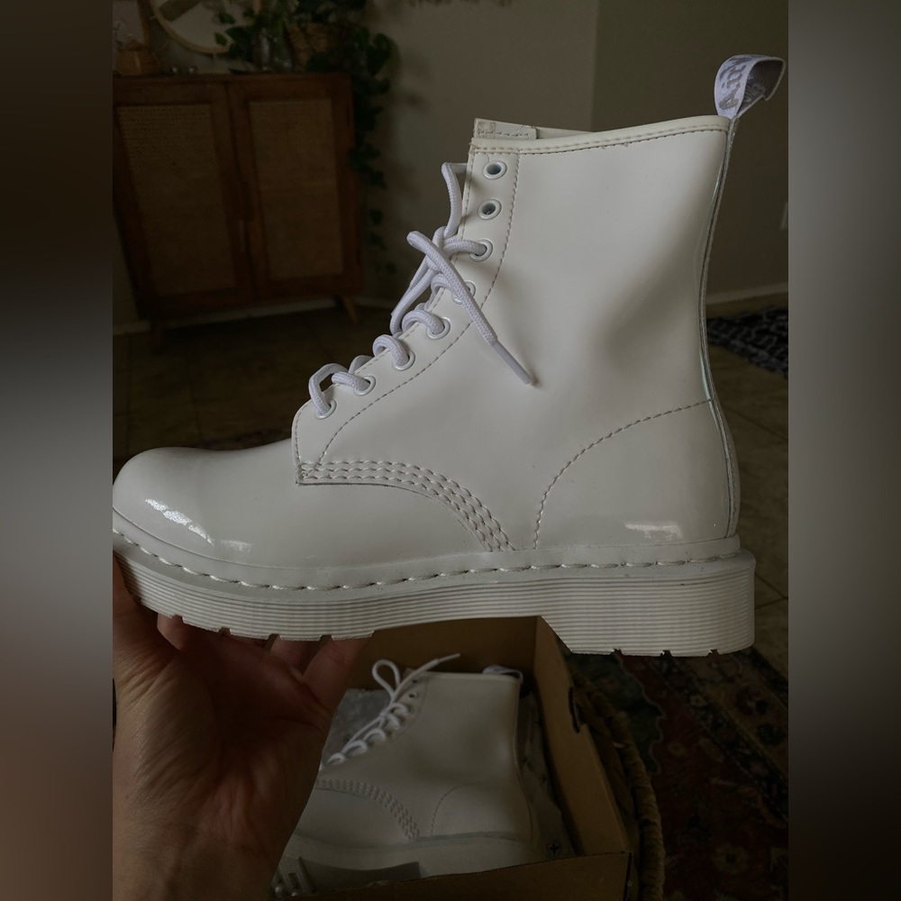 Dr.martens 1460 mono white lace boots/ size 8 women (EU 39)